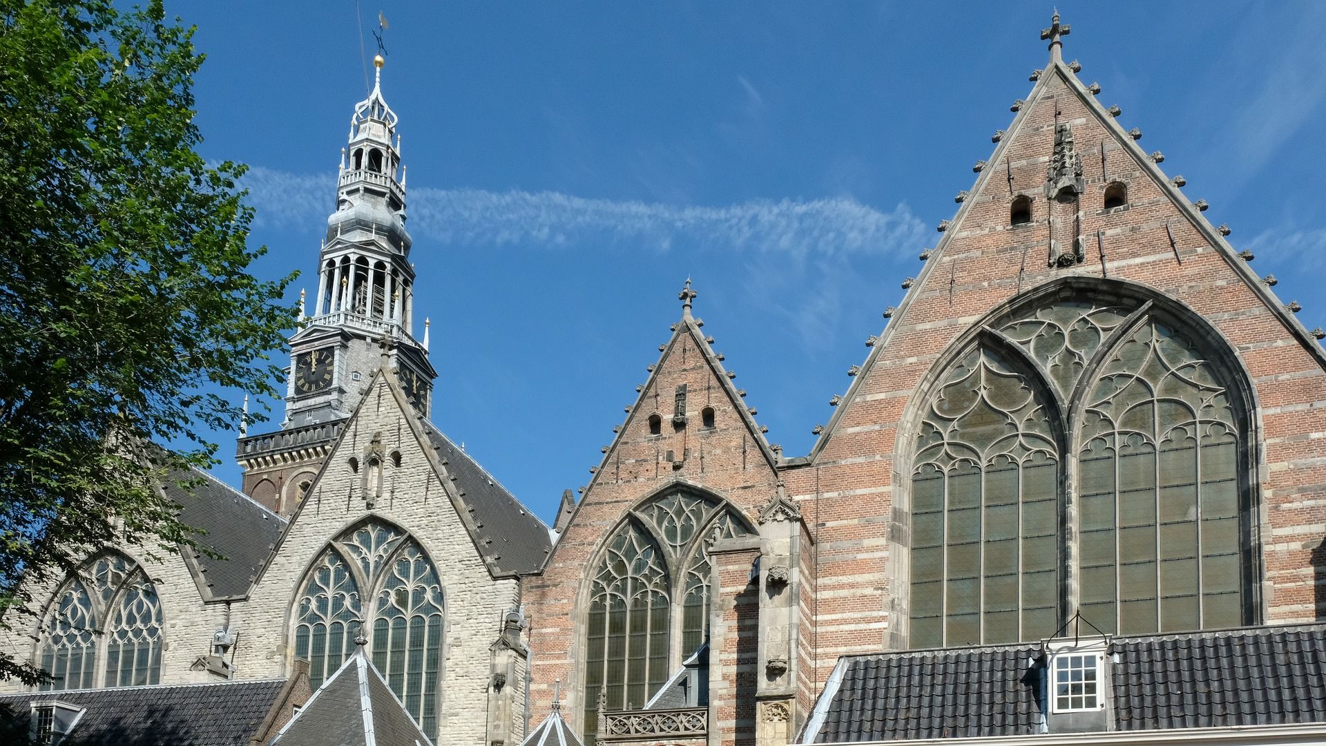 Oude Kerk - Amsterdams äldsta fiske-kyrka som byggdes på ...